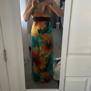 Beautiful Hawaiian dress perfect for vacation